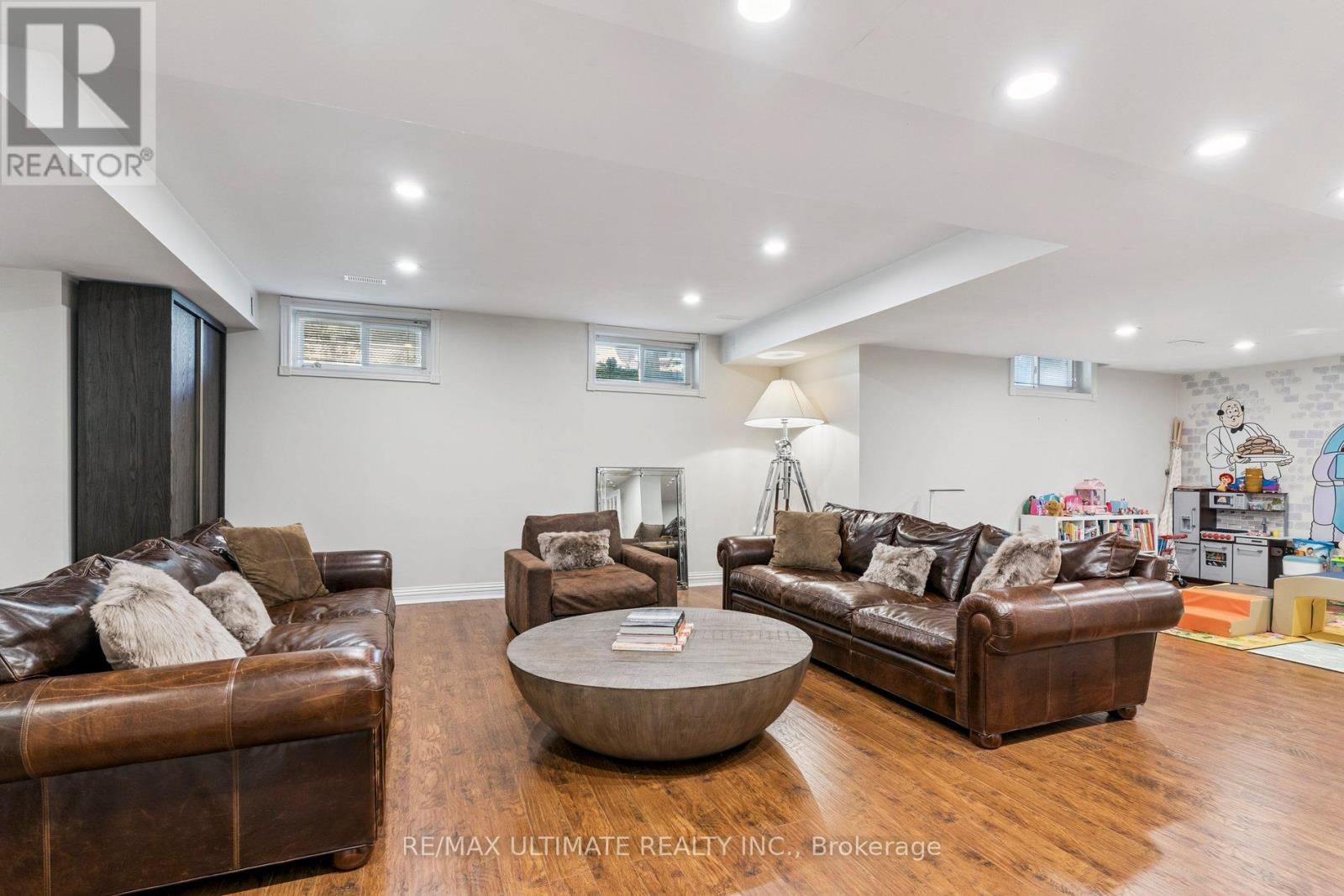 1 Versailles Court, Toronto, Ontario  M3B 2A8 - Photo 37 - C12378749