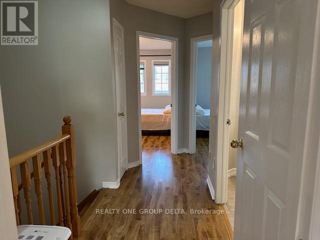 63d View Green, Single Bedrm Crescent, Toronto, Ontario  M9W 7E1 - Photo 10 - W12387273