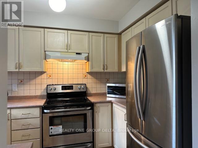 63d View Green, Single Bedrm Crescent, Toronto, Ontario  M9W 7E1 - Photo 2 - W12387273
