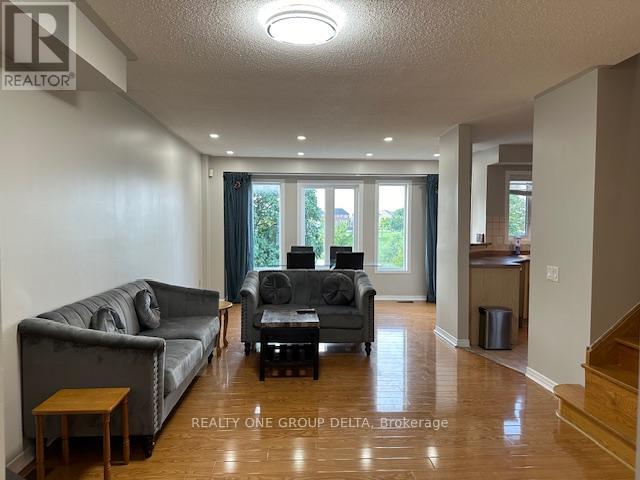 63d View Green, Single Bedrm Crescent, Toronto, Ontario  M9W 7E1 - Photo 3 - W12387273