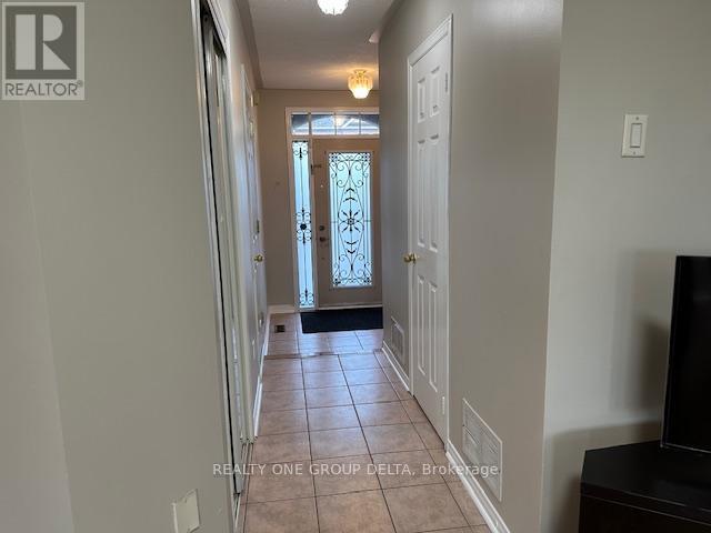 63d View Green, Single Bedrm Crescent, Toronto, Ontario  M9W 7E1 - Photo 7 - W12387273