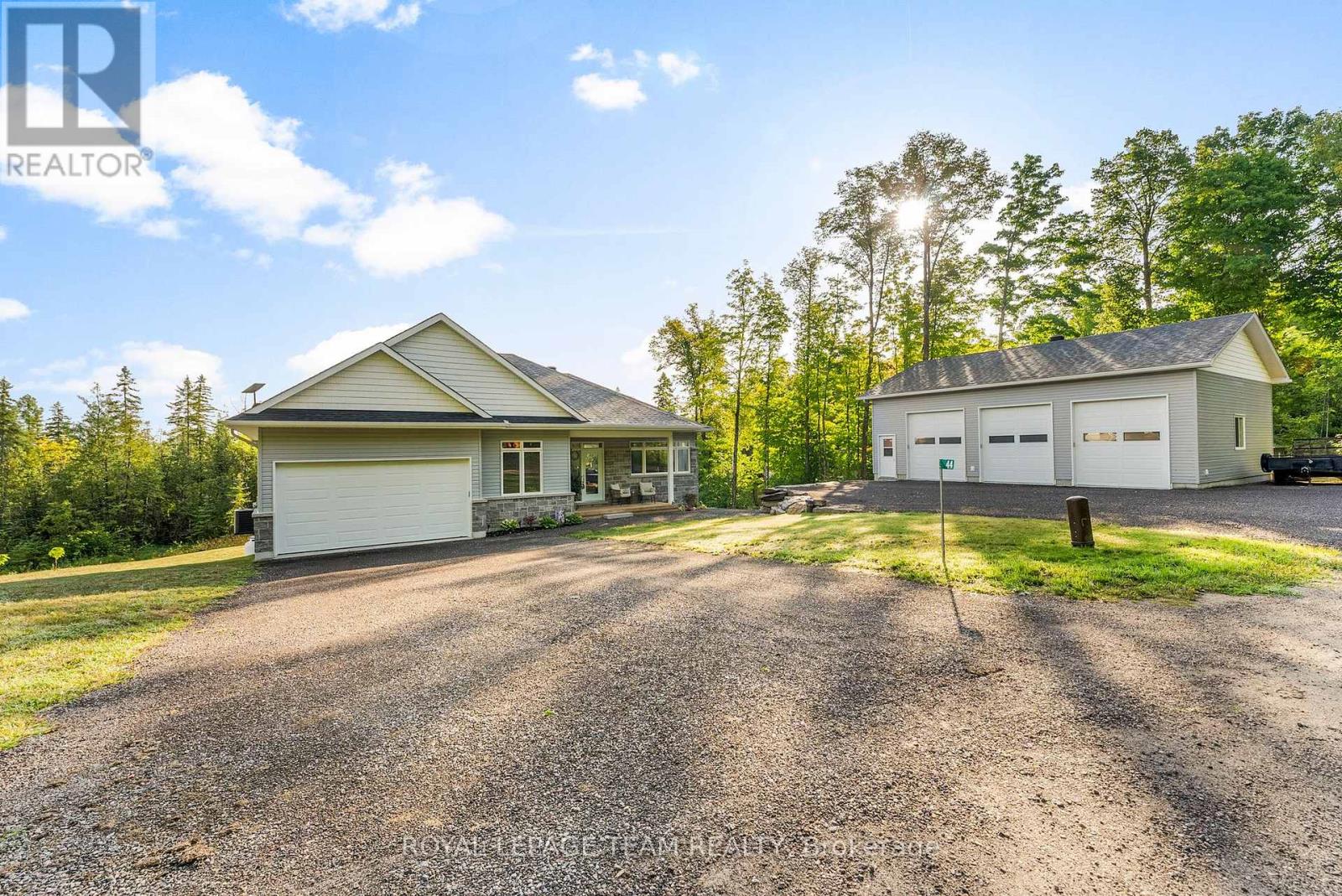 44 Morning Flight Court, Greater Madawaska, Ontario  K0J 1H0 - Photo 2 - X12387294