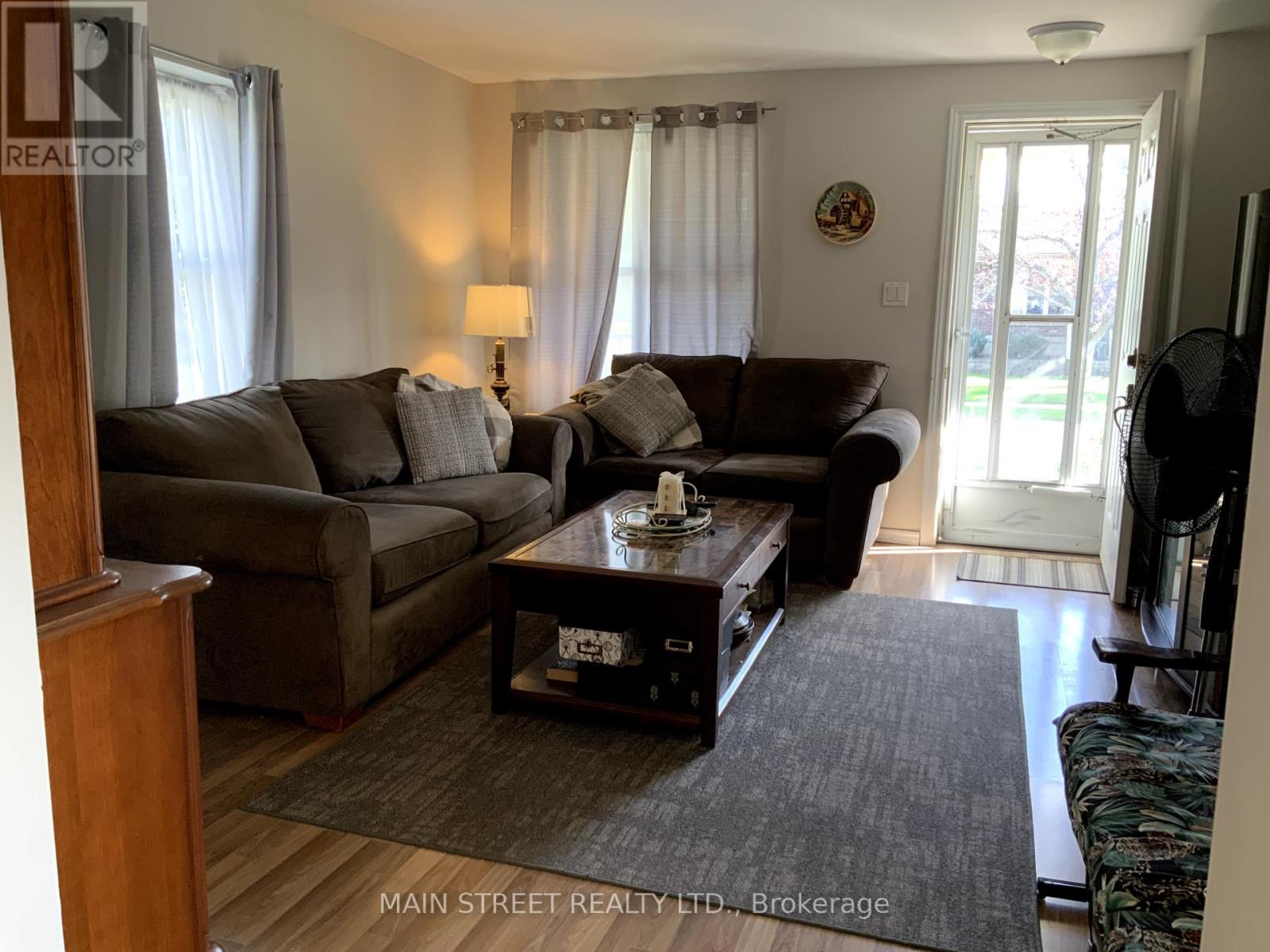 523 Sarnia Street S, Plympton-Wyoming (Plympton Wyoming), Ontario  N0N 1T0 - Photo 13 - X12386486