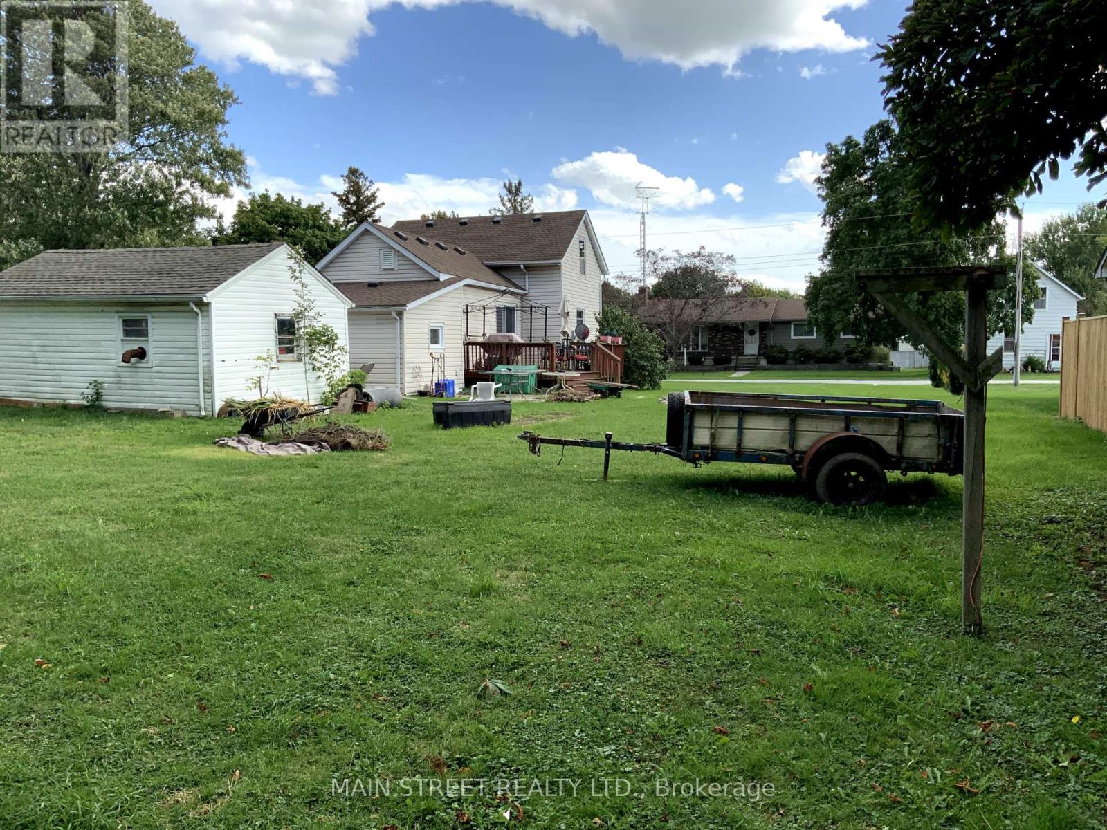 523 Sarnia Street S, Plympton-Wyoming (Plympton Wyoming), Ontario  N0N 1T0 - Photo 7 - X12386486