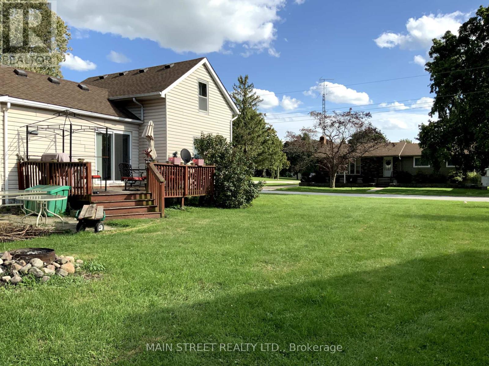 523 Sarnia Street S, Plympton-Wyoming (Plympton Wyoming), Ontario  N0N 1T0 - Photo 8 - X12386486