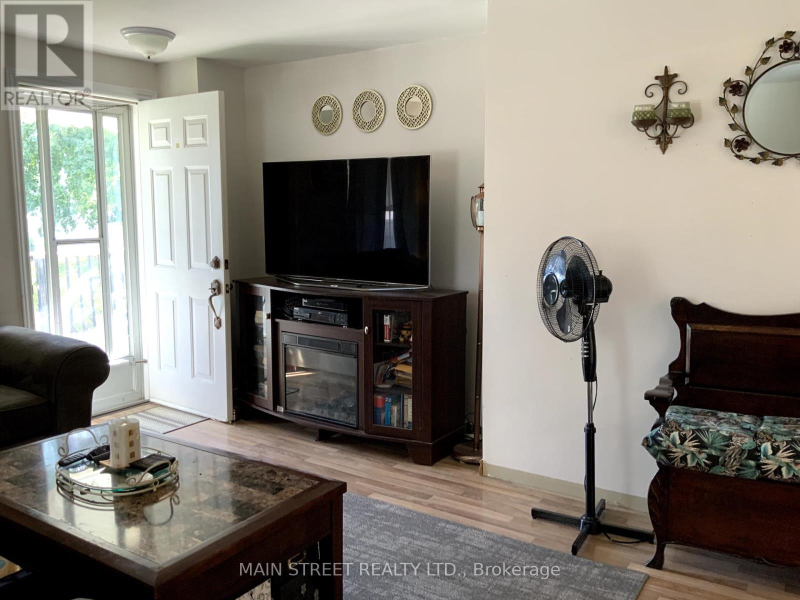 523 Sarnia Street S, Plympton-Wyoming (Plympton Wyoming), Ontario  N0N 1T0 - Photo 15 - X12386486