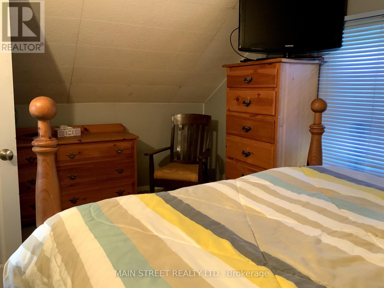 523 Sarnia Street S, Plympton-Wyoming (Plympton Wyoming), Ontario  N0N 1T0 - Photo 21 - X12386486