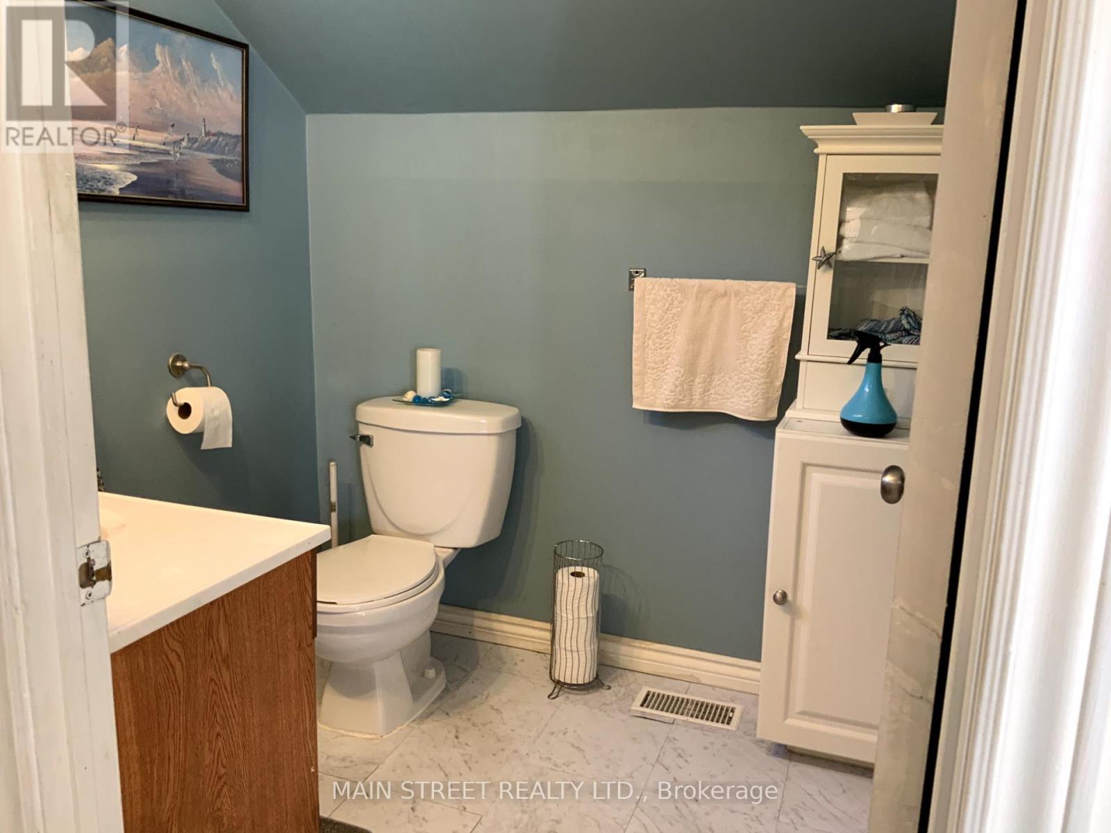 523 Sarnia Street S, Plympton-Wyoming (Plympton Wyoming), Ontario  N0N 1T0 - Photo 17 - X12386486