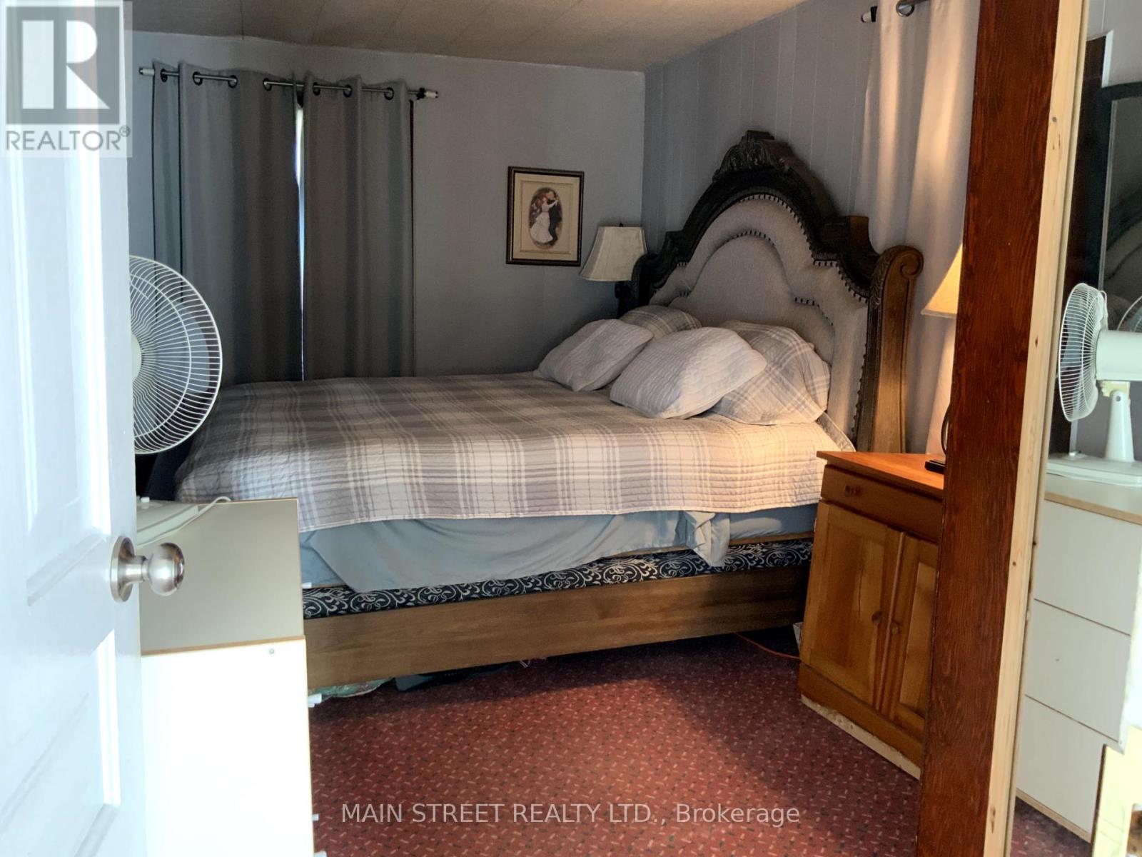523 Sarnia Street S, Plympton-Wyoming (Plympton Wyoming), Ontario  N0N 1T0 - Photo 16 - X12386486