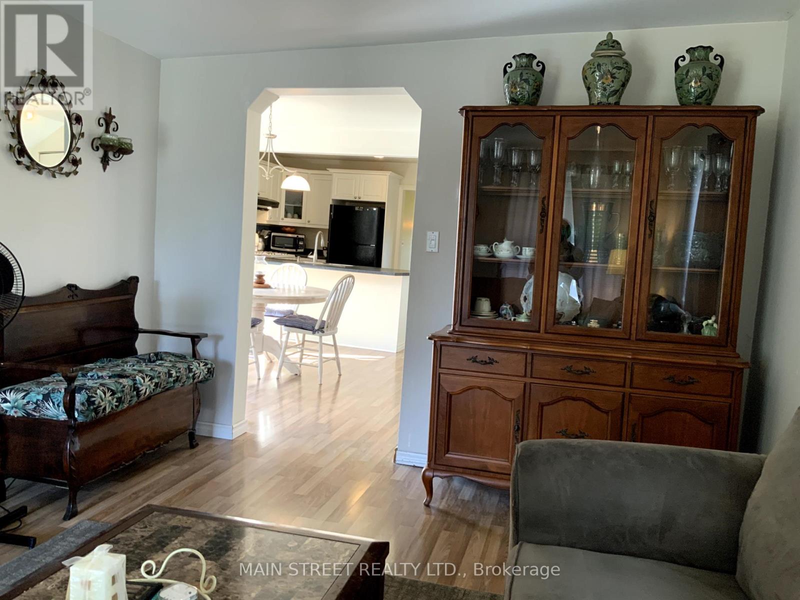 523 Sarnia Street S, Plympton-Wyoming (Plympton Wyoming), Ontario  N0N 1T0 - Photo 14 - X12386486