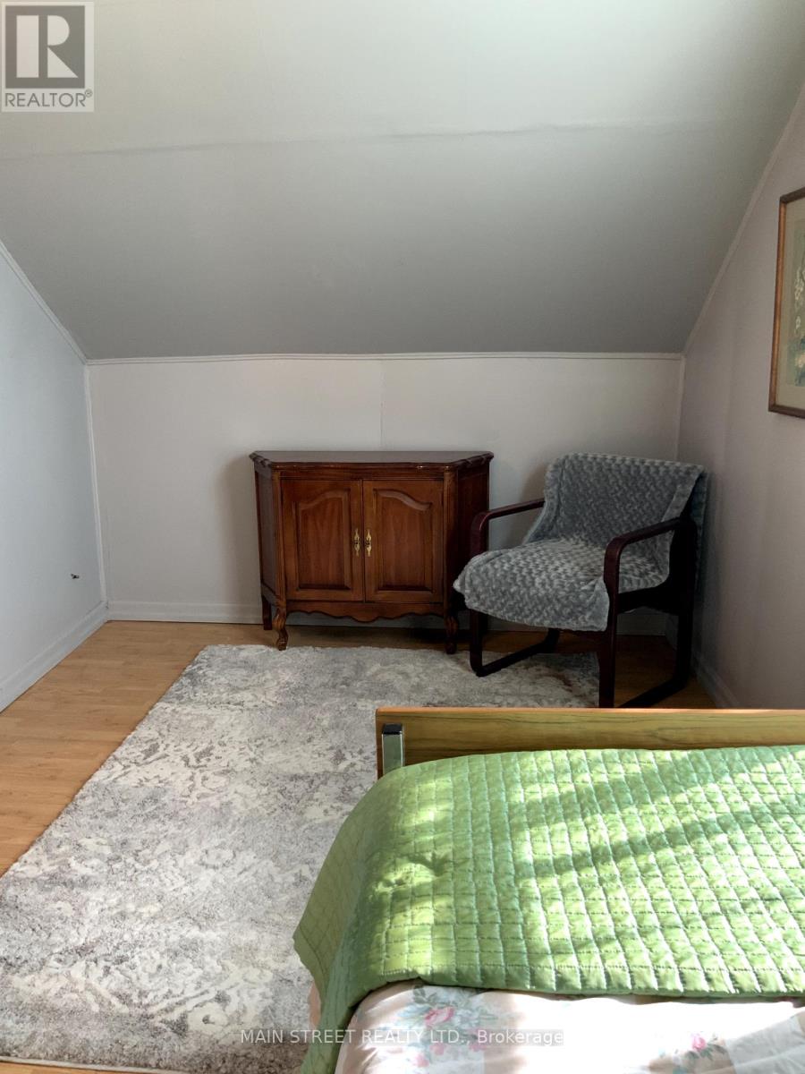 523 Sarnia Street S, Plympton-Wyoming (Plympton Wyoming), Ontario  N0N 1T0 - Photo 20 - X12386486