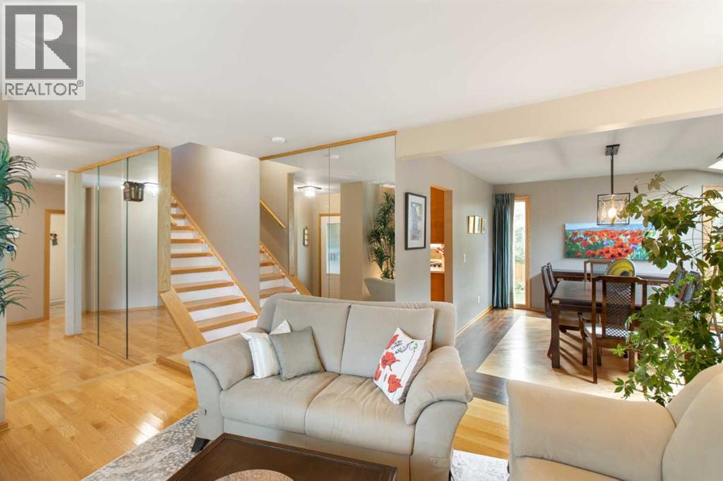 Property at 39 Woodgreen Drive SW image 3