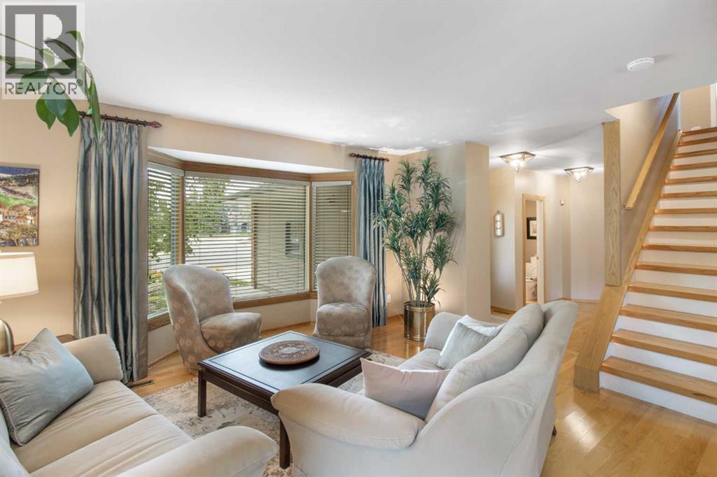 Property at 39 Woodgreen Drive SW image 2