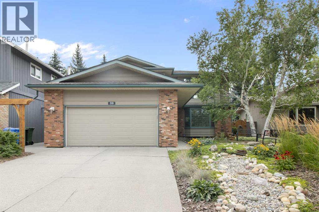Property at 39 Woodgreen Drive SW image 1