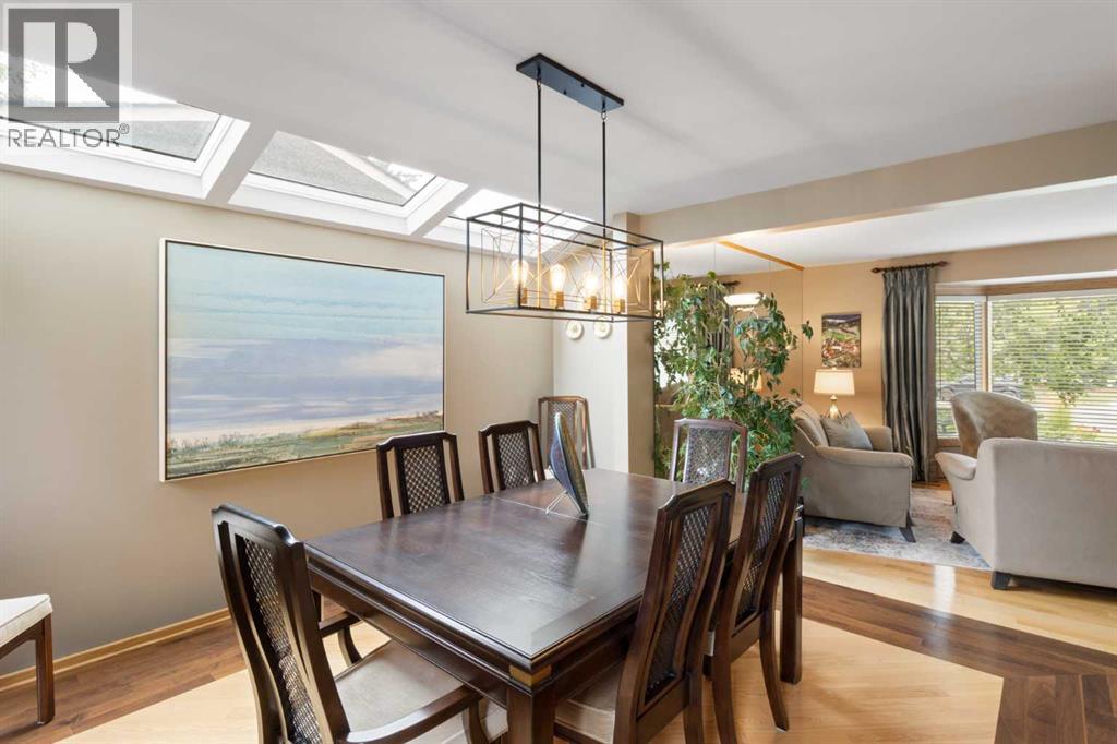 Property at 39 Woodgreen Drive SW image 4