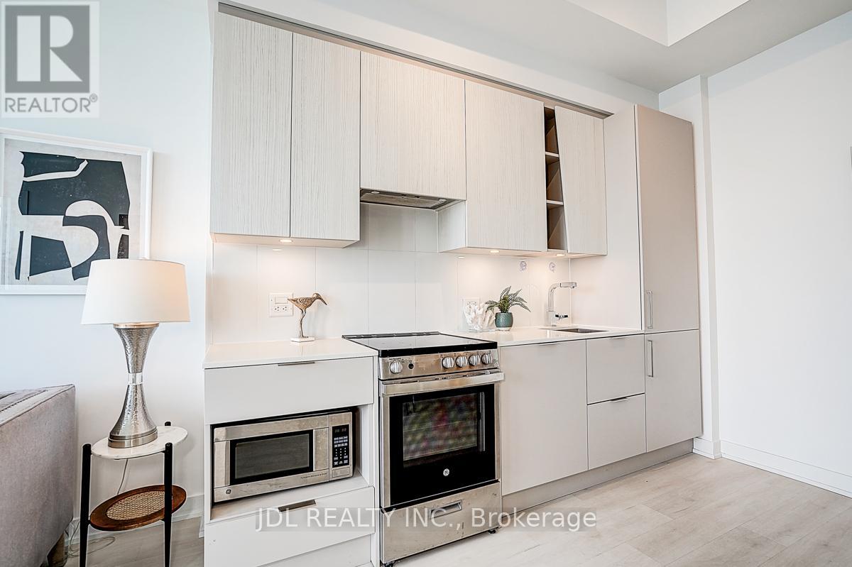 3613 - 3900 Confederation Parkway, Mississauga, Ontario  L5B 0M3 - Photo 12 - W12387017