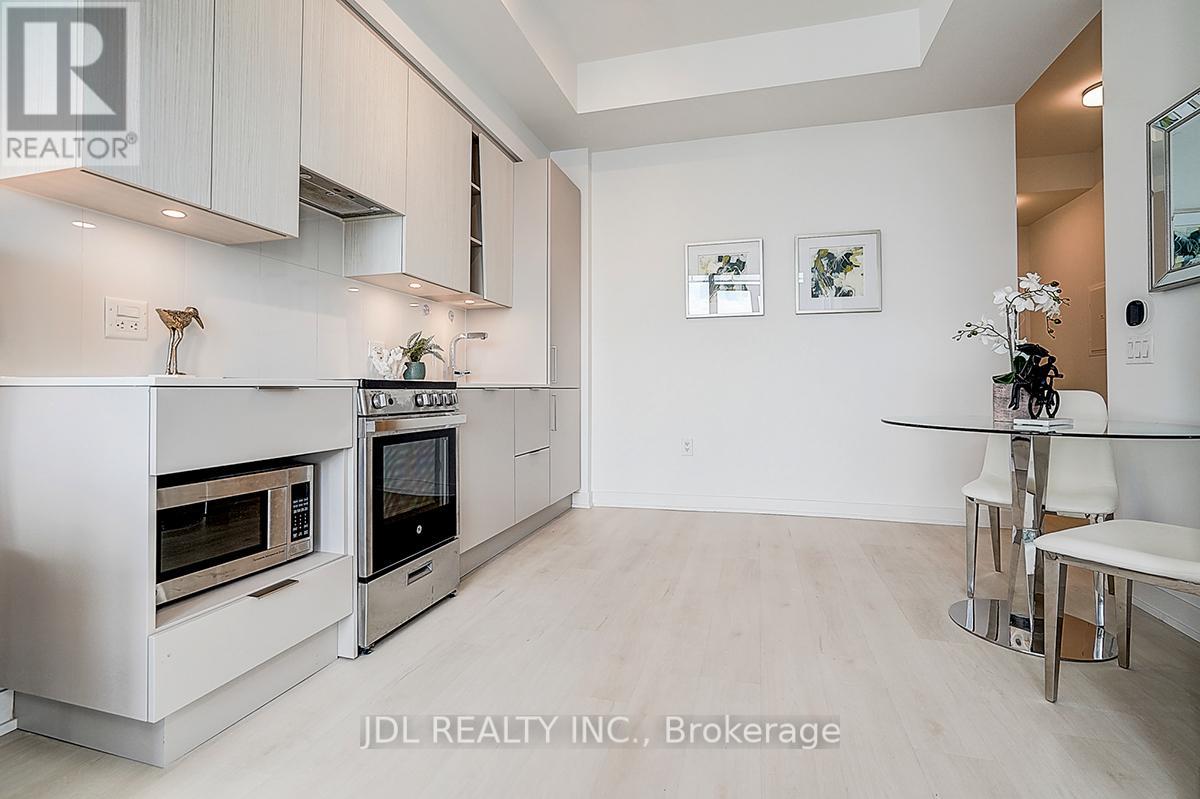 3613 - 3900 Confederation Parkway, Mississauga, Ontario  L5B 0M3 - Photo 22 - W12387017