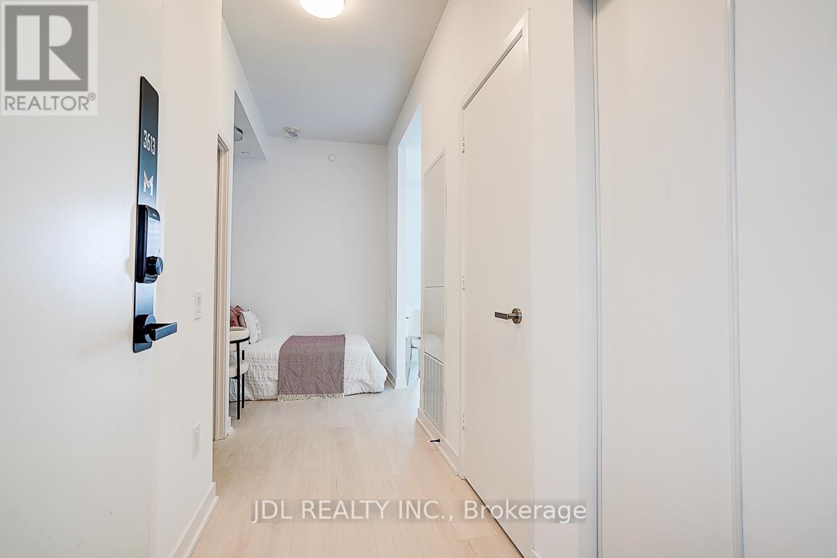 3613 - 3900 Confederation Parkway, Mississauga, Ontario  L5B 0M3 - Photo 29 - W12387017