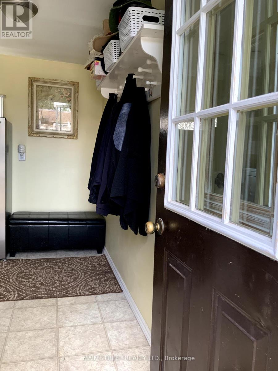 523 Sarnia Street S, Plympton-Wyoming (Plympton Wyoming), Ontario  N0N 1T0 - Photo 27 - X12386486