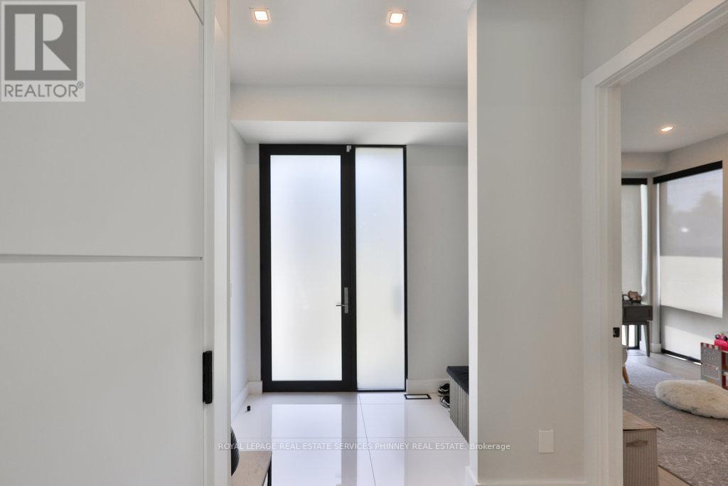 890 Beechwood Avenue, Mississauga (Lakeview), Ontario  L5G 4E2 - Photo 19 - W12386352