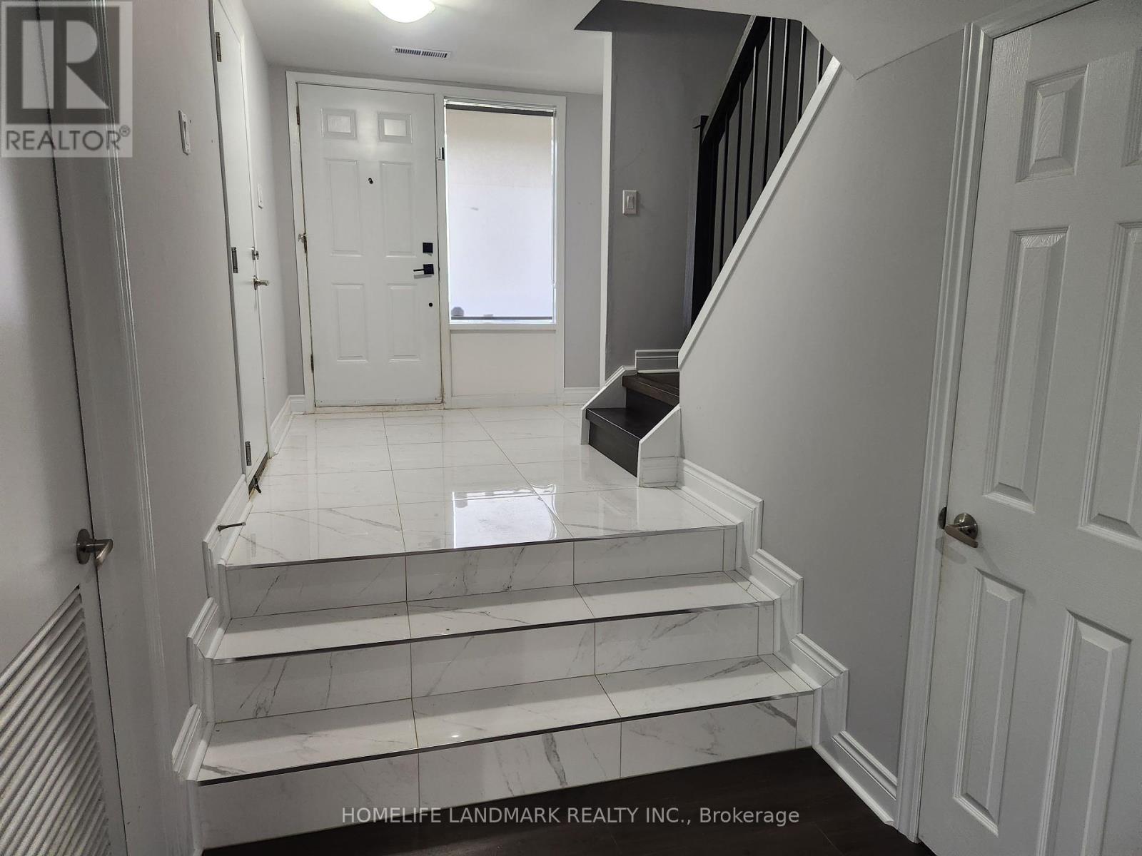 7 Poplar Crescent, Aurora, Ontario  L4G 3M4 - Photo 3 - N12387297