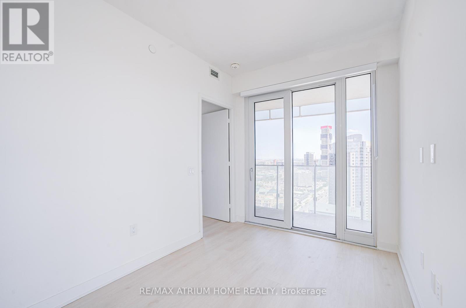 2503 - 3900 Confederation Parkway E, Mississauga, Ontario  L5B 0M3 - Photo 14 - W12387300