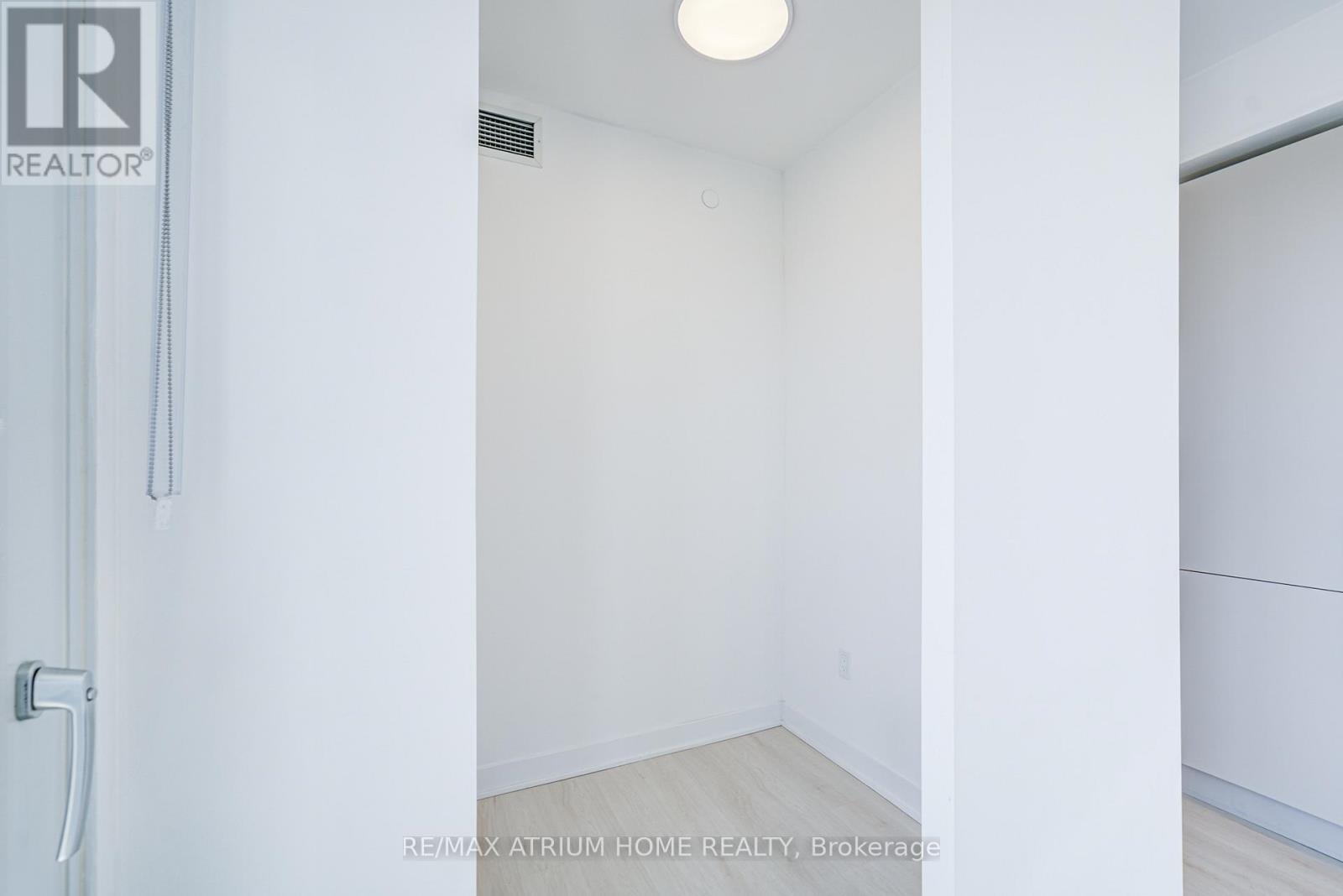 2503 - 3900 Confederation Parkway E, Mississauga, Ontario  L5B 0M3 - Photo 27 - W12387300
