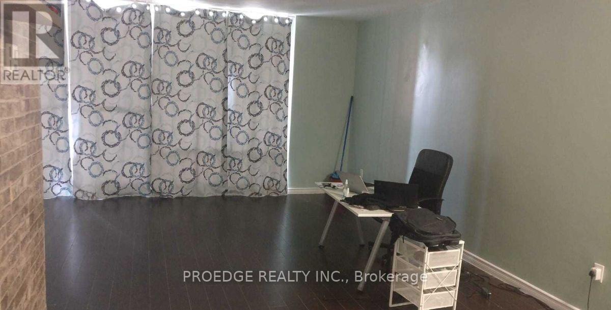 Property at 102 - 5 MASSEY SQUARE image 4