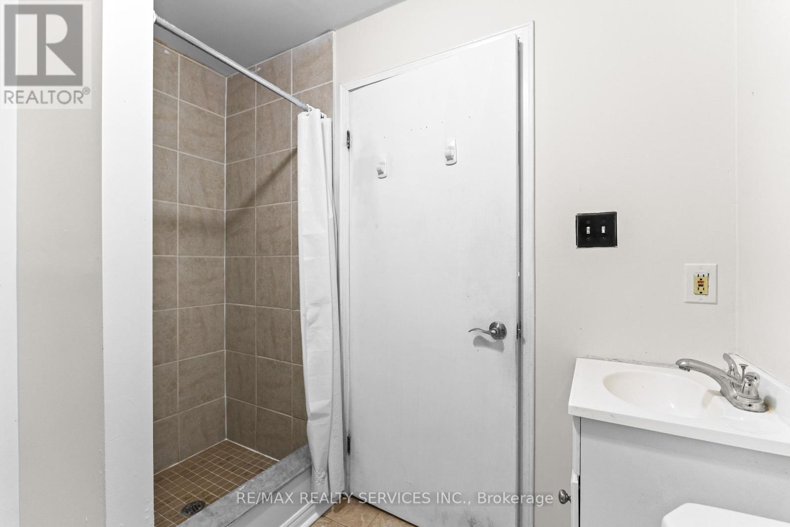 26 Woolwich Street, Kitchener, Ontario  N2K 1R9 - Photo 33 - X12387323