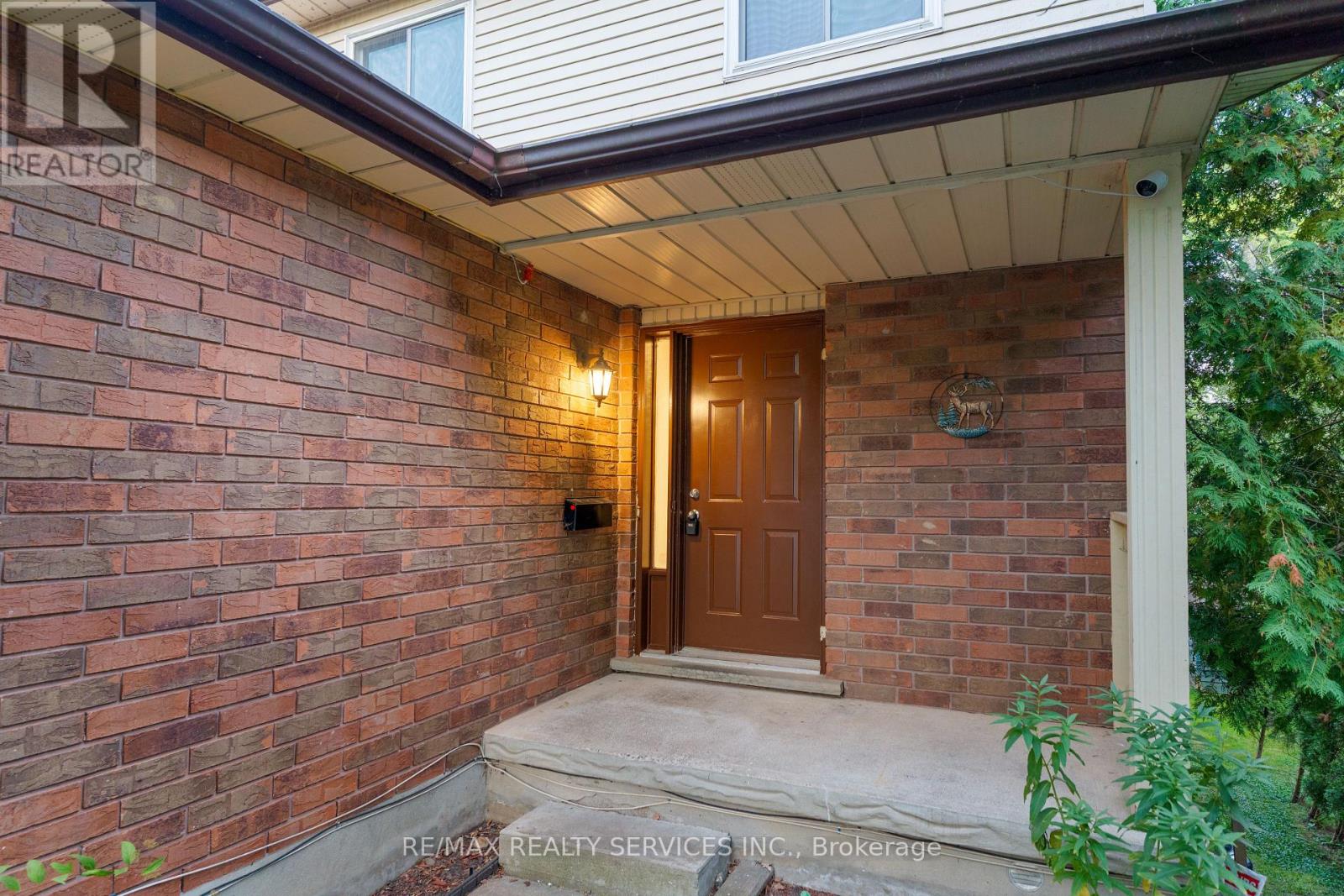 26 Woolwich Street, Kitchener, Ontario  N2K 1R9 - Photo 5 - X12387323