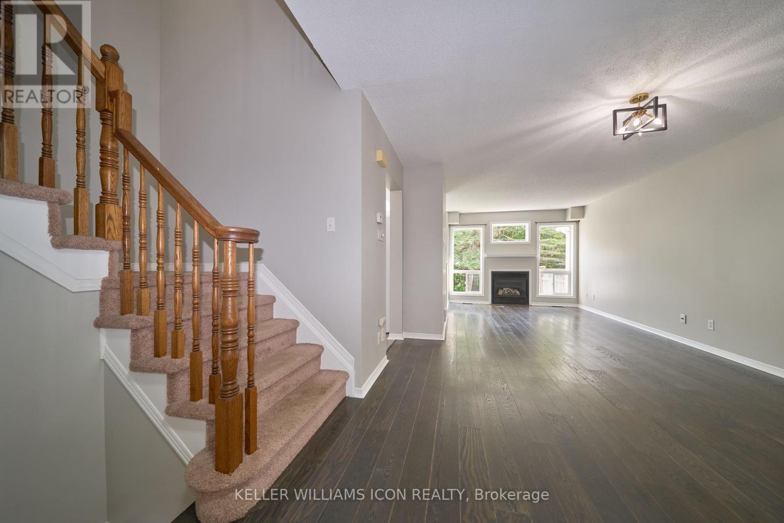 71 Hemlo Crescent, Ottawa, Ontario  K2T 1E1 - Photo 10 - X12387329