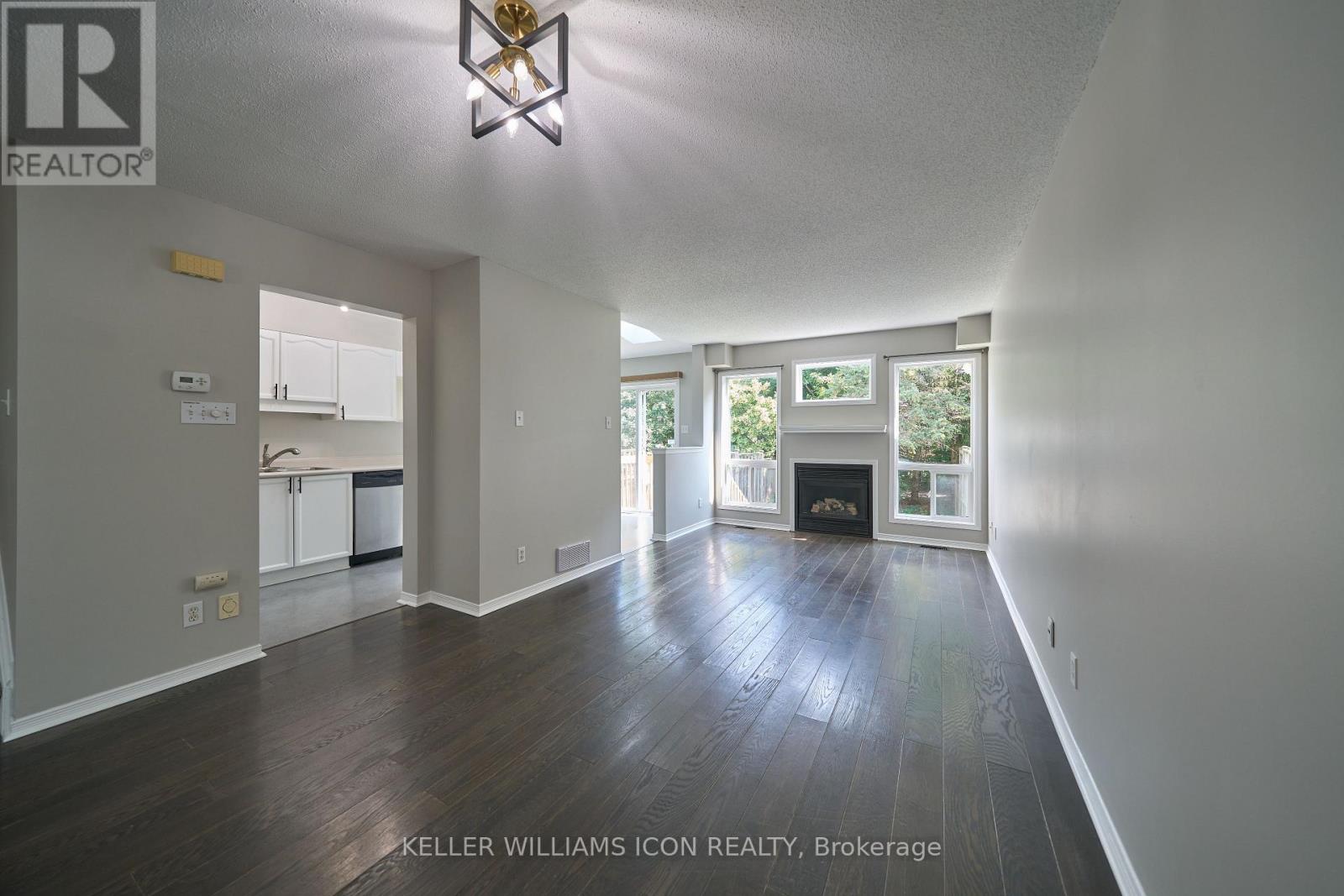 71 Hemlo Crescent, Ottawa, Ontario  K2T 1E1 - Photo 11 - X12387329