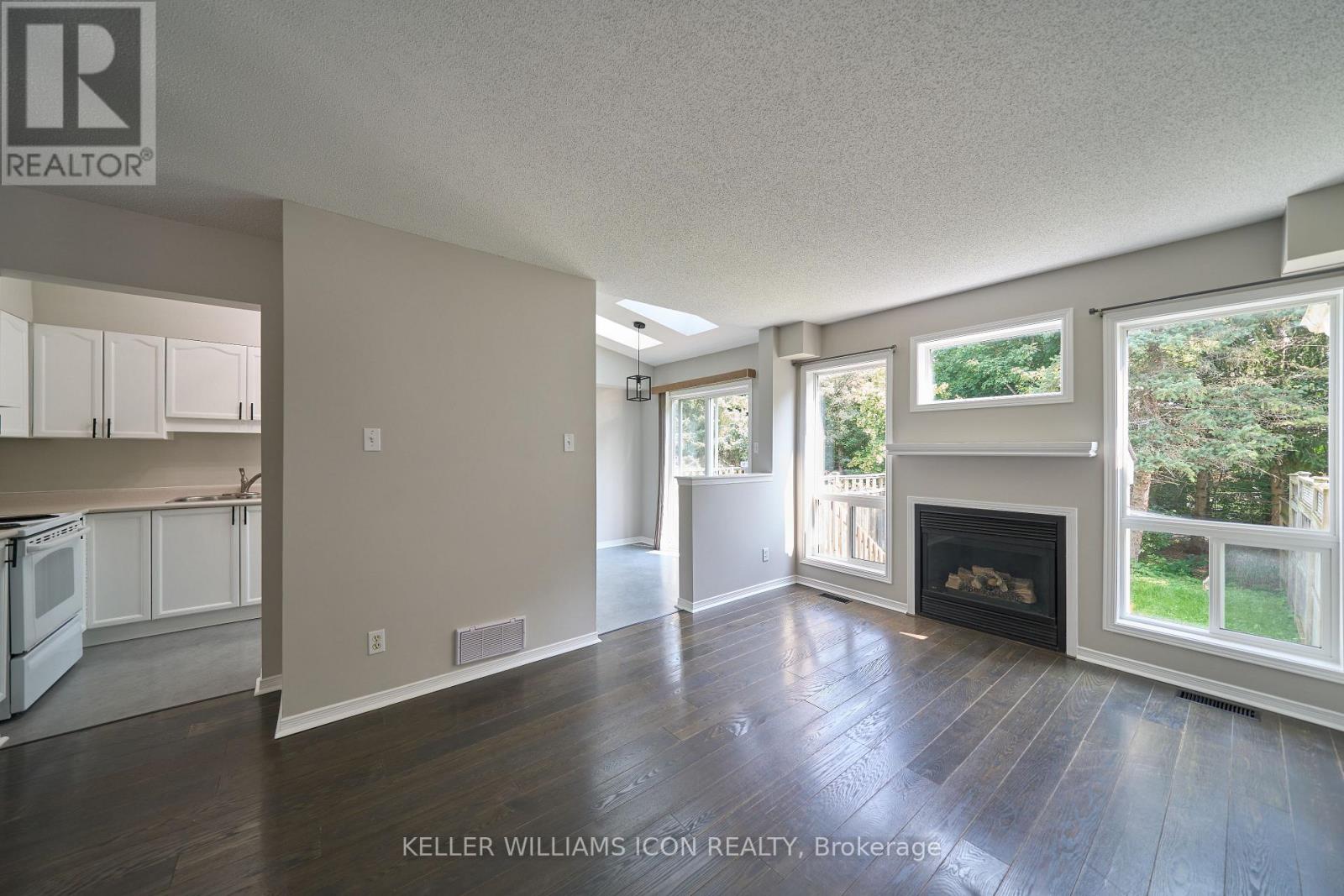 71 Hemlo Crescent, Ottawa, Ontario  K2T 1E1 - Photo 12 - X12387329