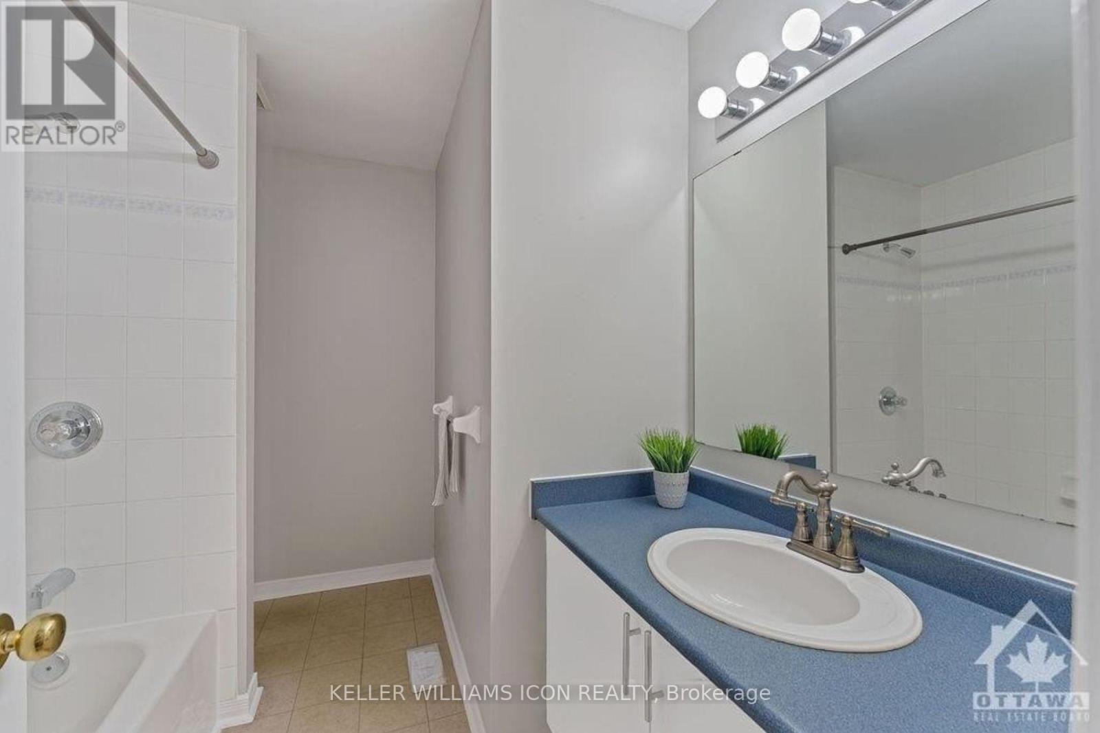 71 Hemlo Crescent, Ottawa, Ontario  K2T 1E1 - Photo 26 - X12387329