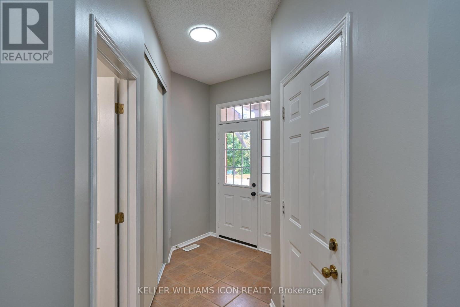71 Hemlo Crescent, Ottawa, Ontario  K2T 1E1 - Photo 4 - X12387329