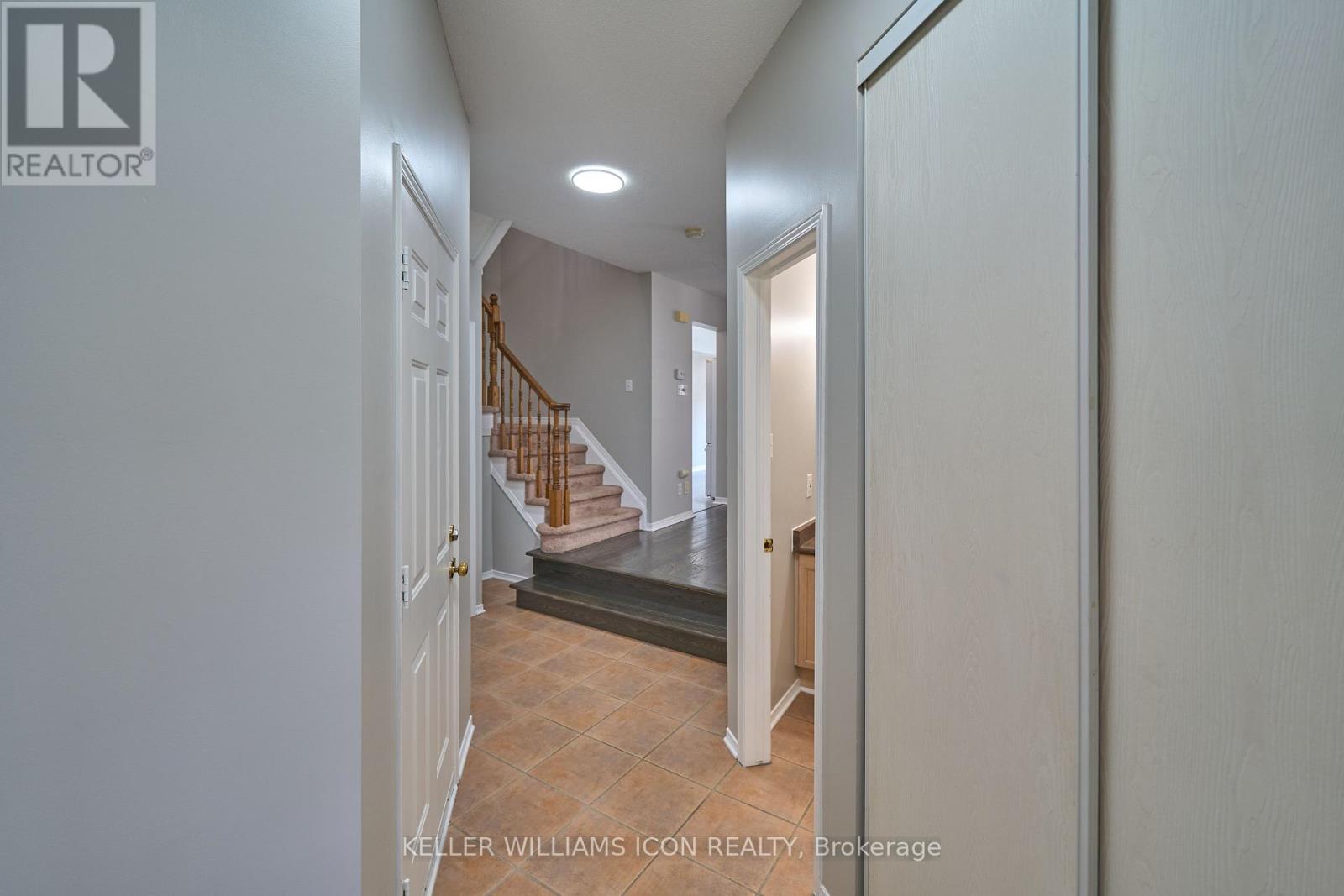 71 Hemlo Crescent, Ottawa, Ontario  K2T 1E1 - Photo 5 - X12387329