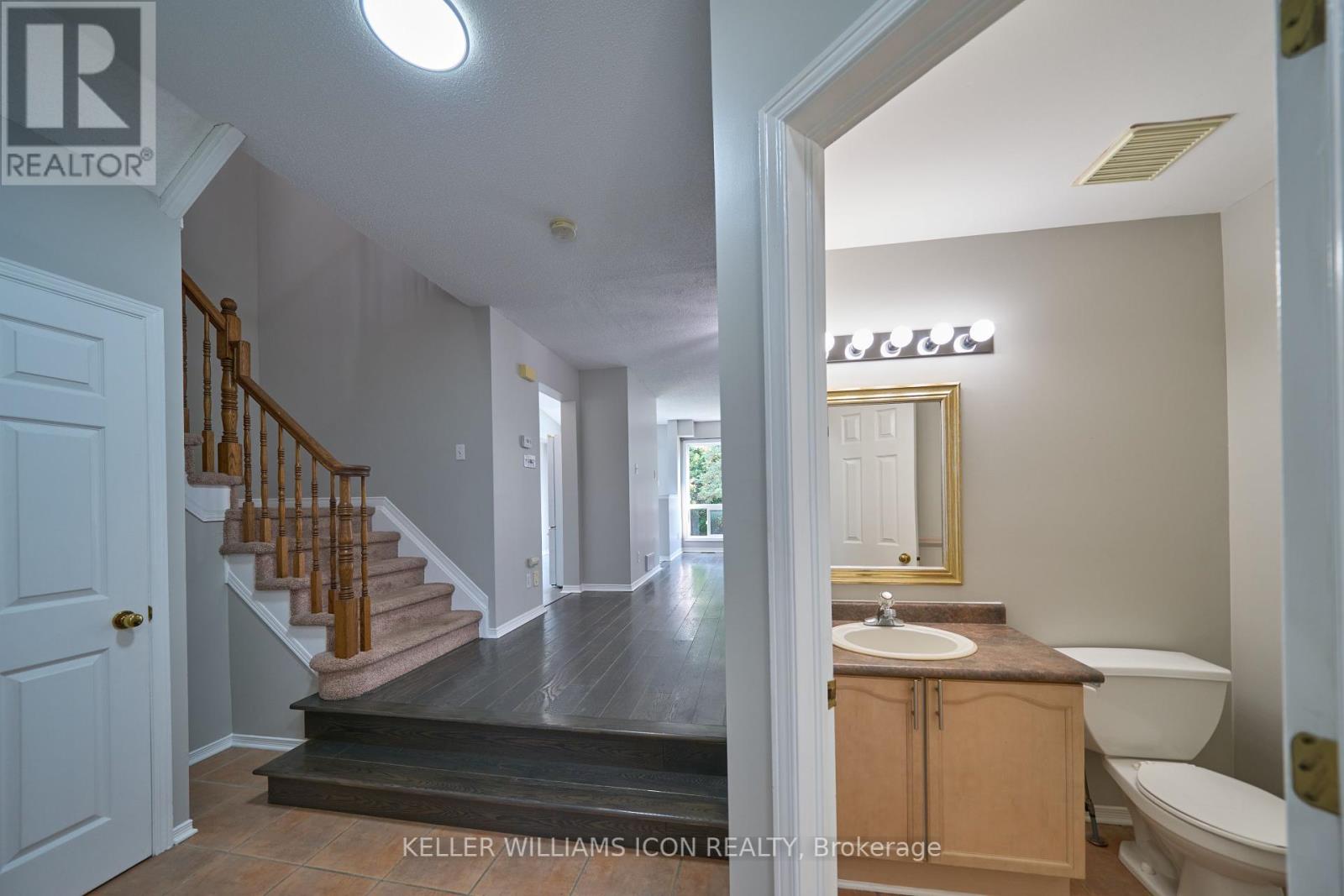 71 Hemlo Crescent, Ottawa, Ontario  K2T 1E1 - Photo 7 - X12387329