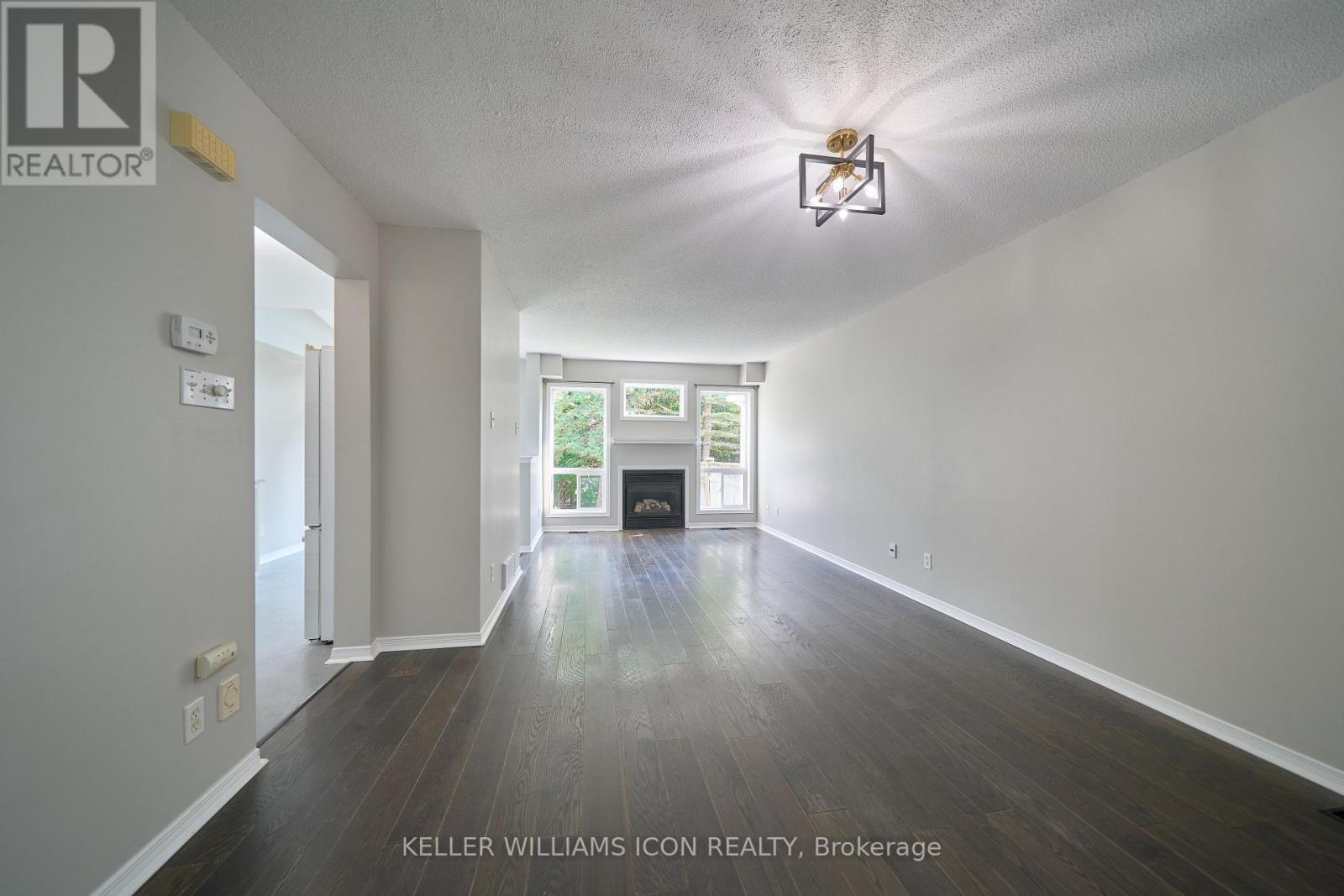 71 Hemlo Crescent, Ottawa, Ontario  K2T 1E1 - Photo 9 - X12387329