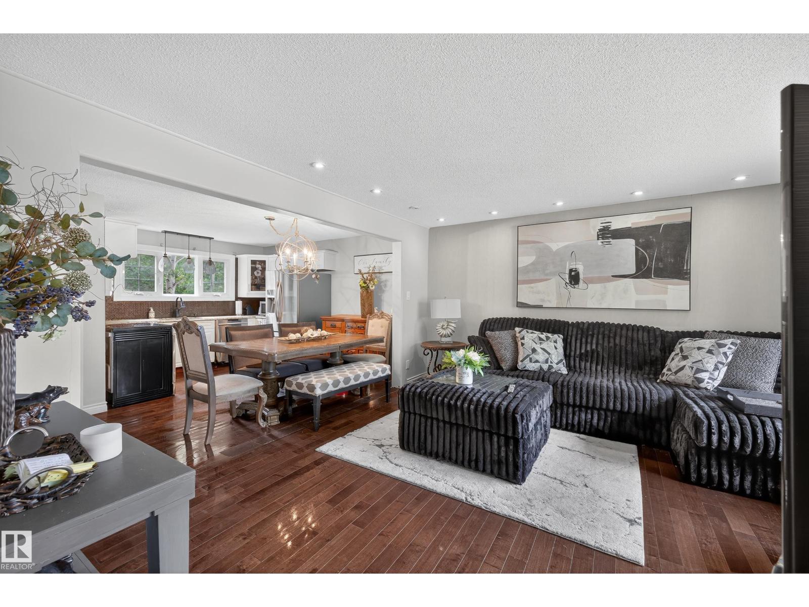 11447 39 Av Nw, Edmonton, Alberta  T6J 0M5 - Photo 3 - E4456666