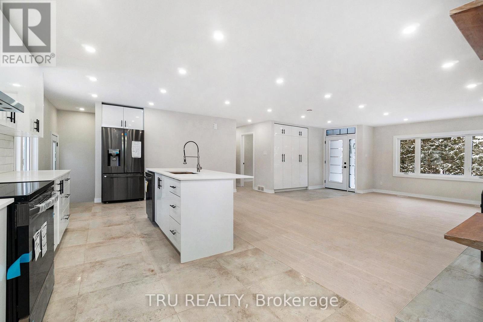 39 Sunnycrest Drive, Ottawa, Ontario  K2E 5Y4 - Photo 13 - X12387351