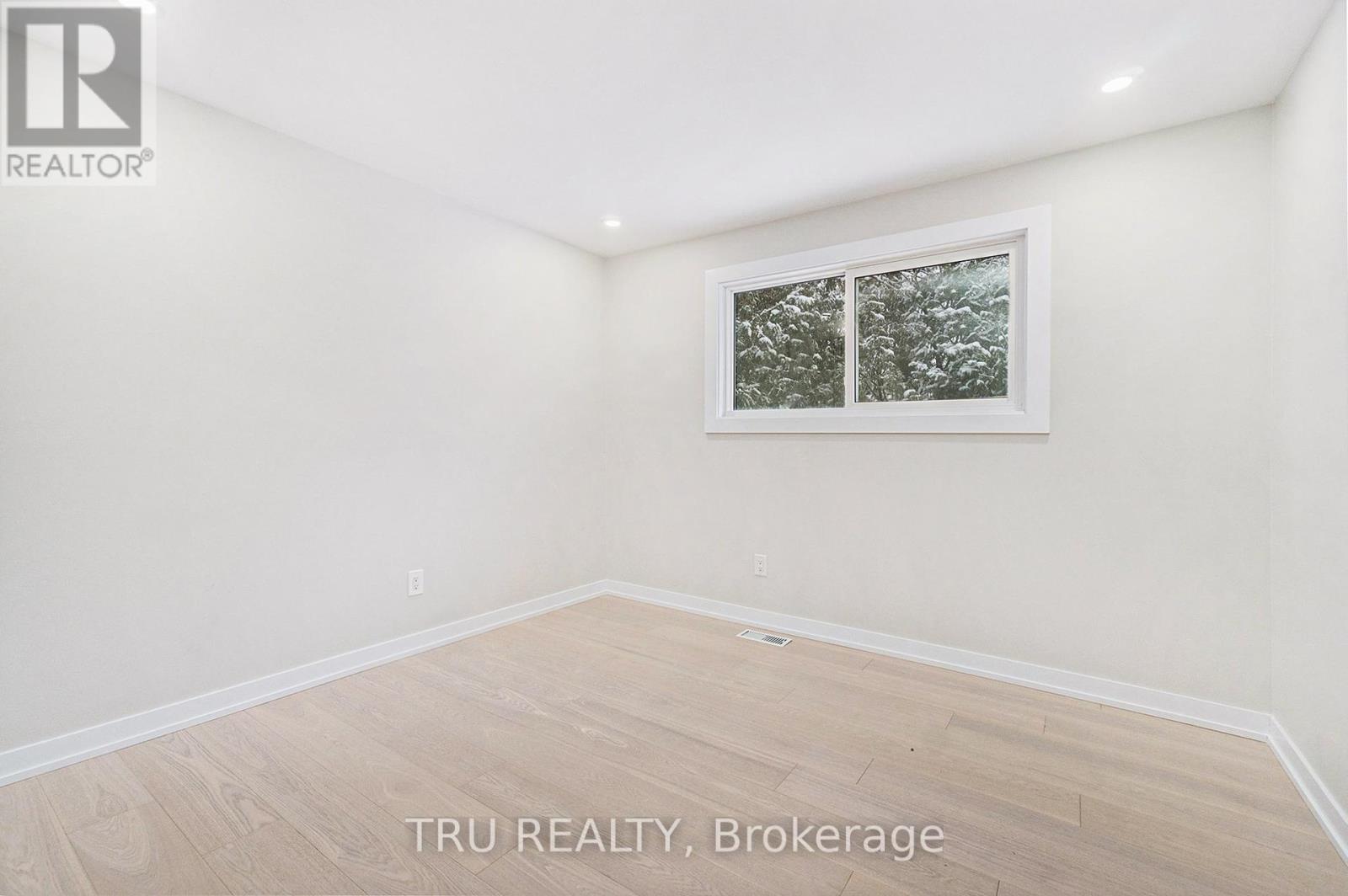 39 Sunnycrest Drive, Ottawa, Ontario  K2E 5Y4 - Photo 14 - X12387351