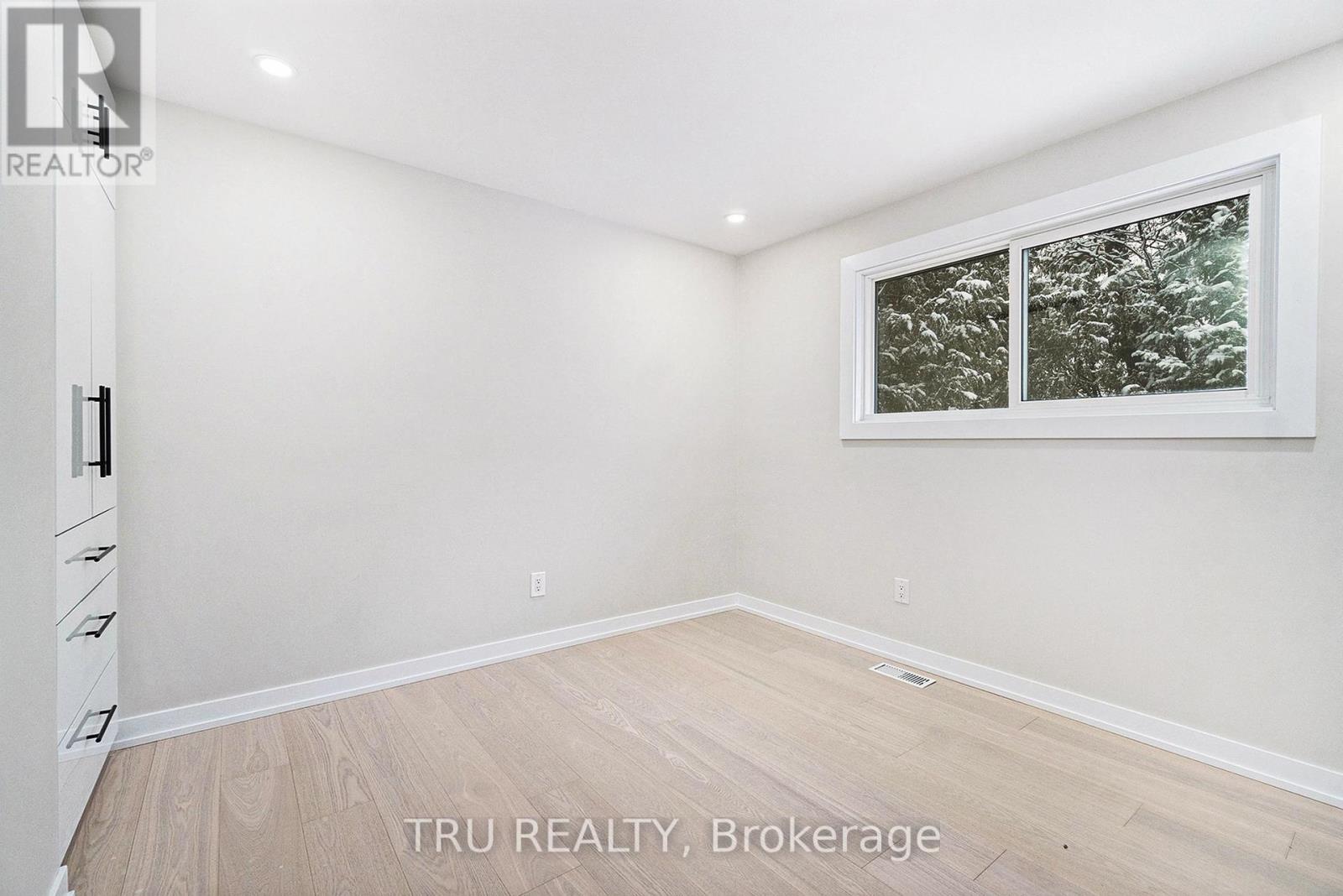 39 Sunnycrest Drive, Ottawa, Ontario  K2E 5Y4 - Photo 17 - X12387351