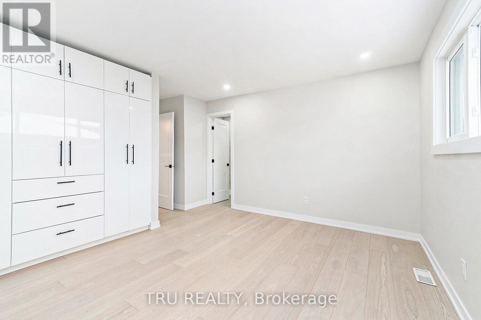 39 Sunnycrest Drive, Ottawa, Ontario  K2E 5Y4 - Photo 19 - X12387351