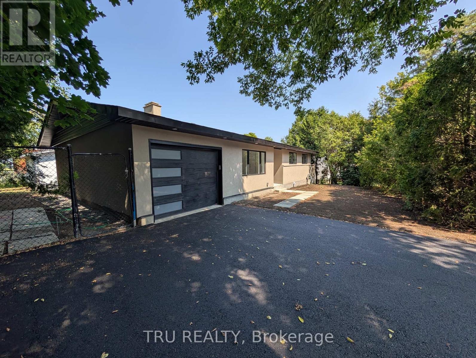 39 Sunnycrest Drive, Ottawa, Ontario  K2E 5Y4 - Photo 2 - X12387351