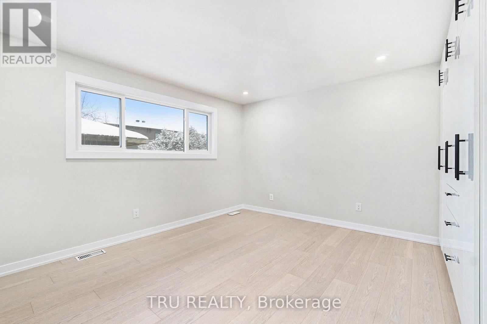 39 Sunnycrest Drive, Ottawa, Ontario  K2E 5Y4 - Photo 20 - X12387351