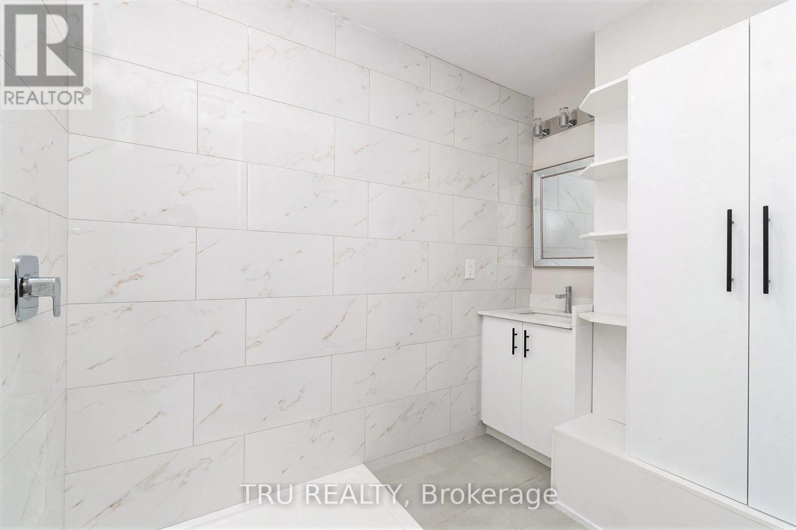 39 Sunnycrest Drive, Ottawa, Ontario  K2E 5Y4 - Photo 21 - X12387351