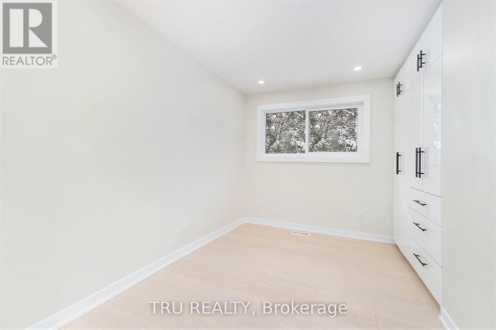 39 Sunnycrest Drive, Ottawa, Ontario  K2E 5Y4 - Photo 22 - X12387351