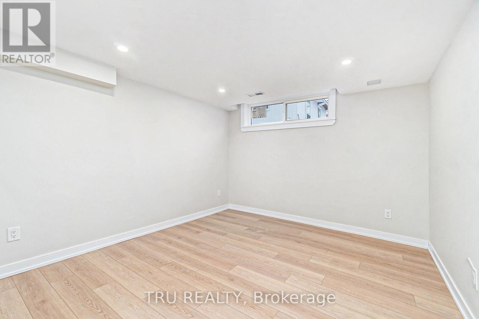 39 Sunnycrest Drive, Ottawa, Ontario  K2E 5Y4 - Photo 23 - X12387351