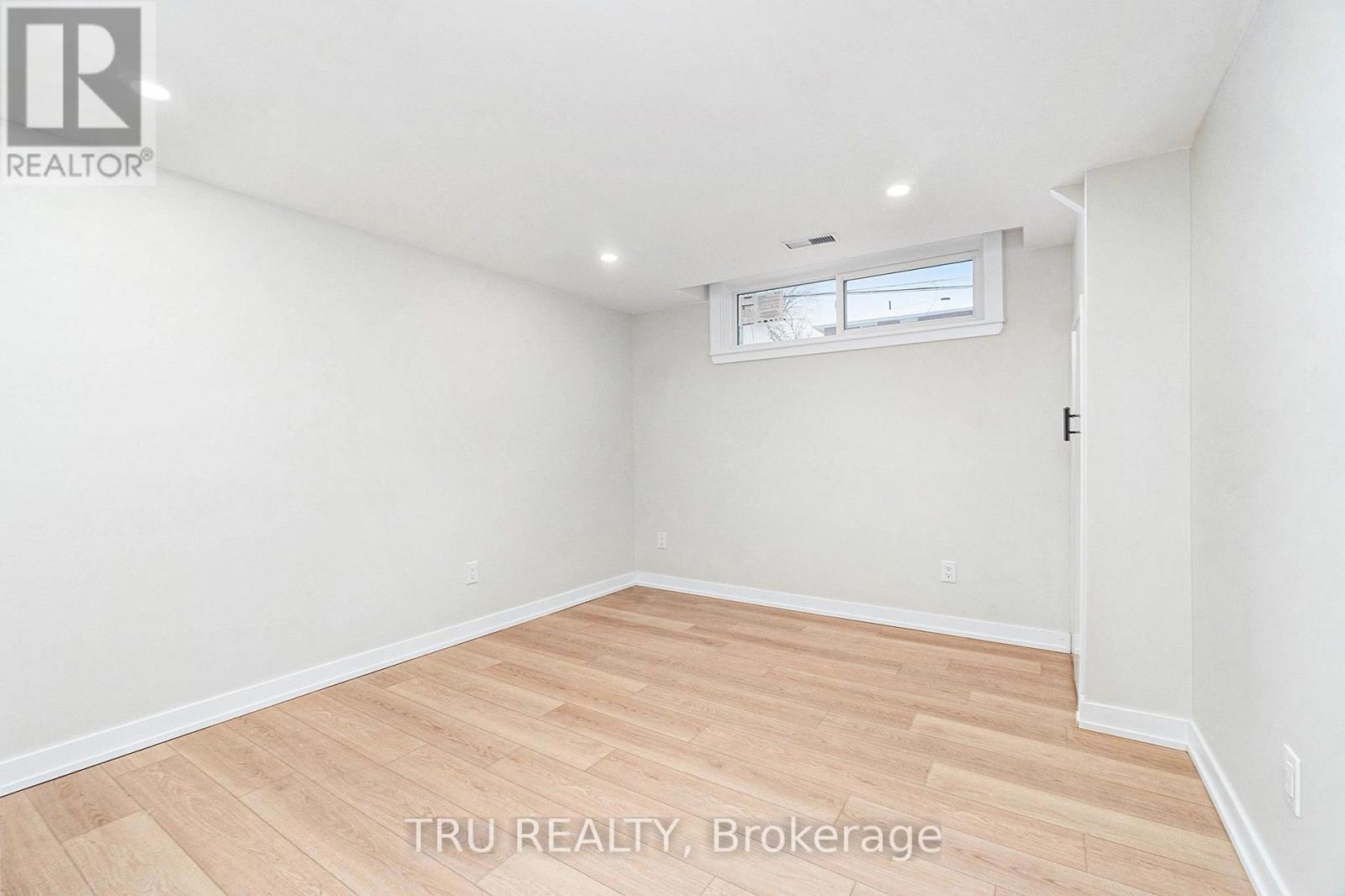 39 Sunnycrest Drive, Ottawa, Ontario  K2E 5Y4 - Photo 24 - X12387351