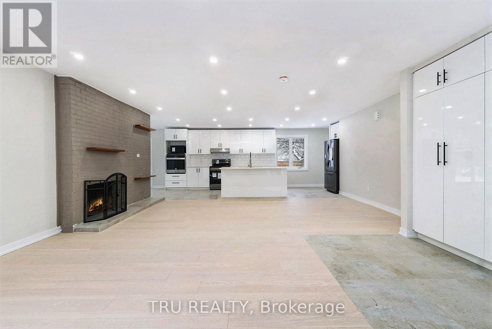 39 Sunnycrest Drive, Ottawa, Ontario  K2E 5Y4 - Photo 5 - X12387351